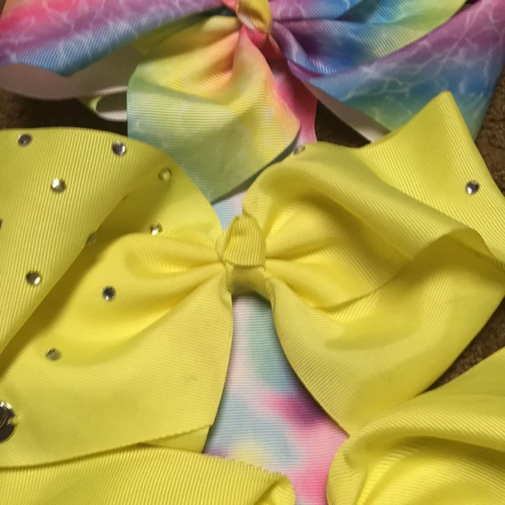 Jojo Siwa bows-one lot,but willing to..